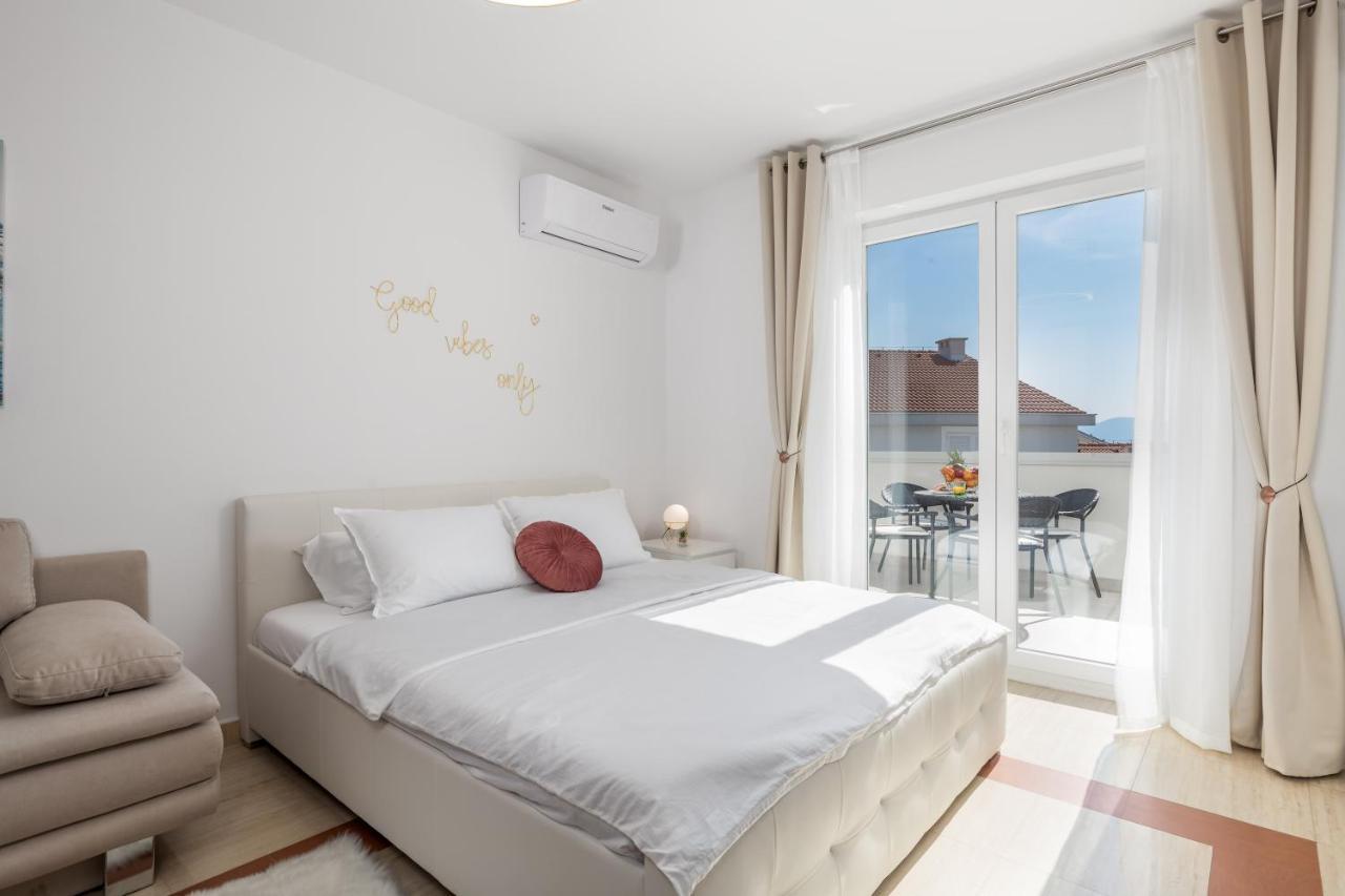 Luxury Studio Apartment Honeymoon เซลเซ ภายนอก รูปภาพ