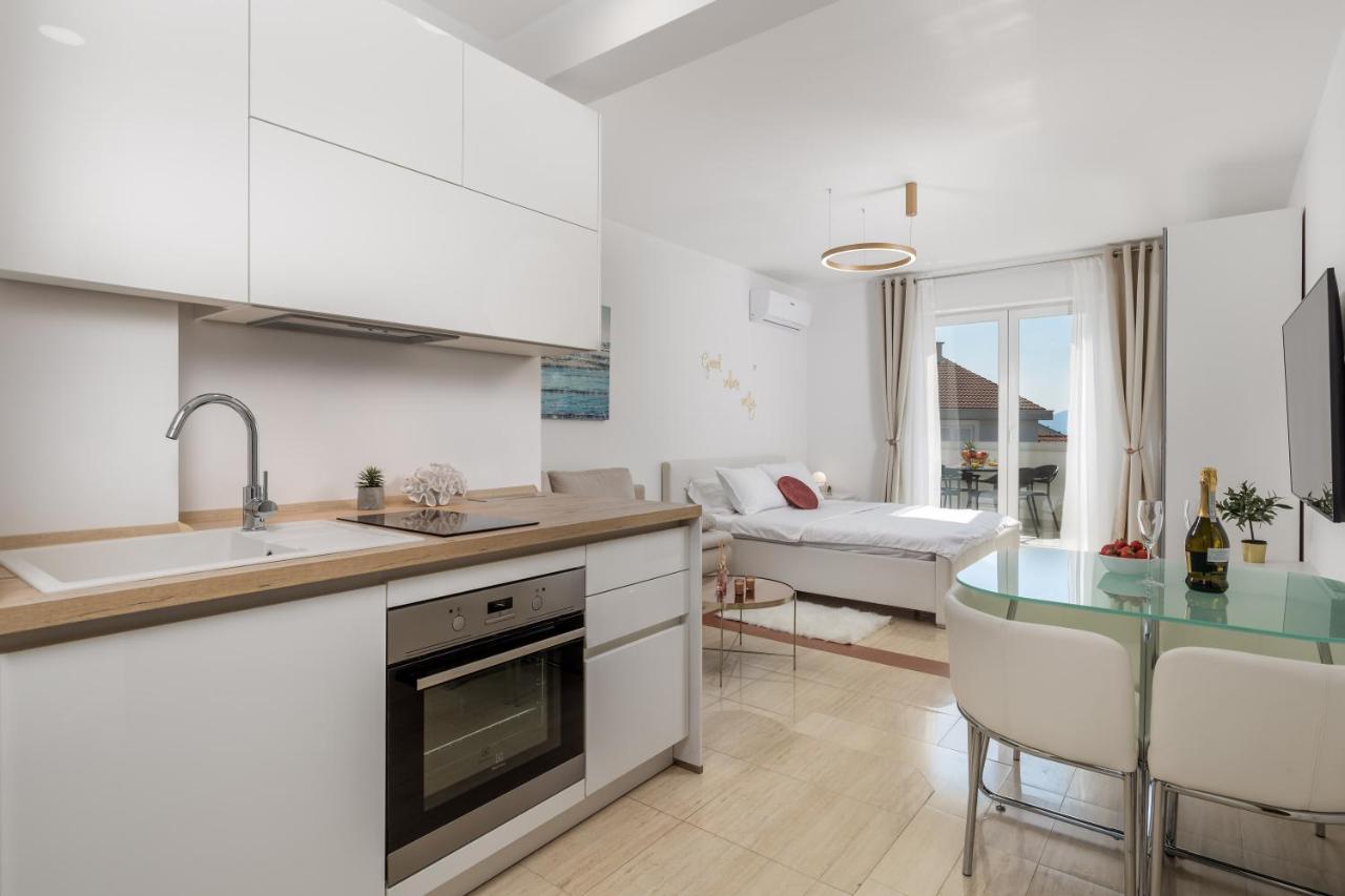 Luxury Studio Apartment Honeymoon เซลเซ ภายนอก รูปภาพ