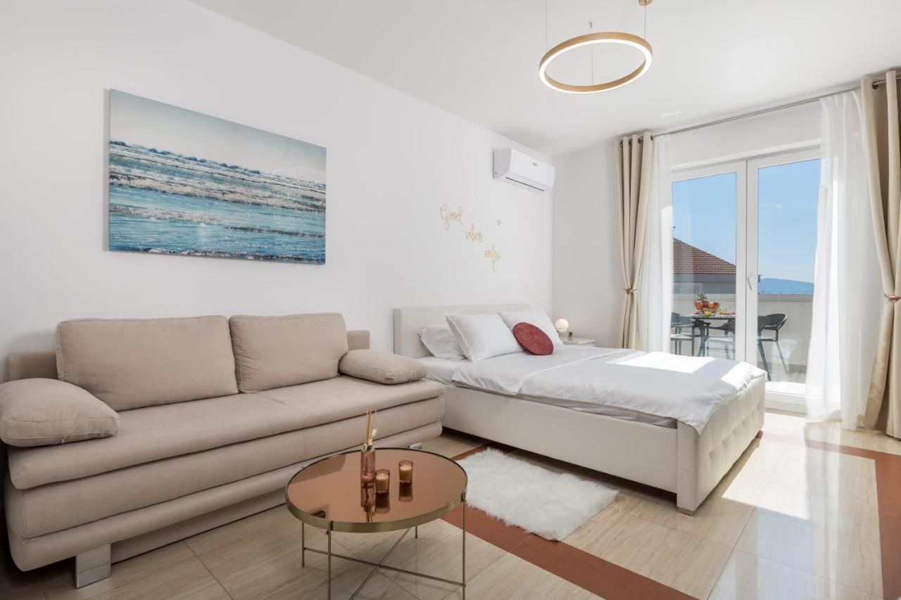 Luxury Studio Apartment Honeymoon เซลเซ ภายนอก รูปภาพ