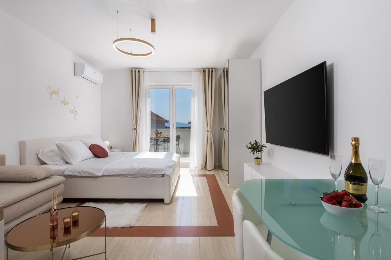 Luxury Studio Apartment Honeymoon เซลเซ ภายนอก รูปภาพ