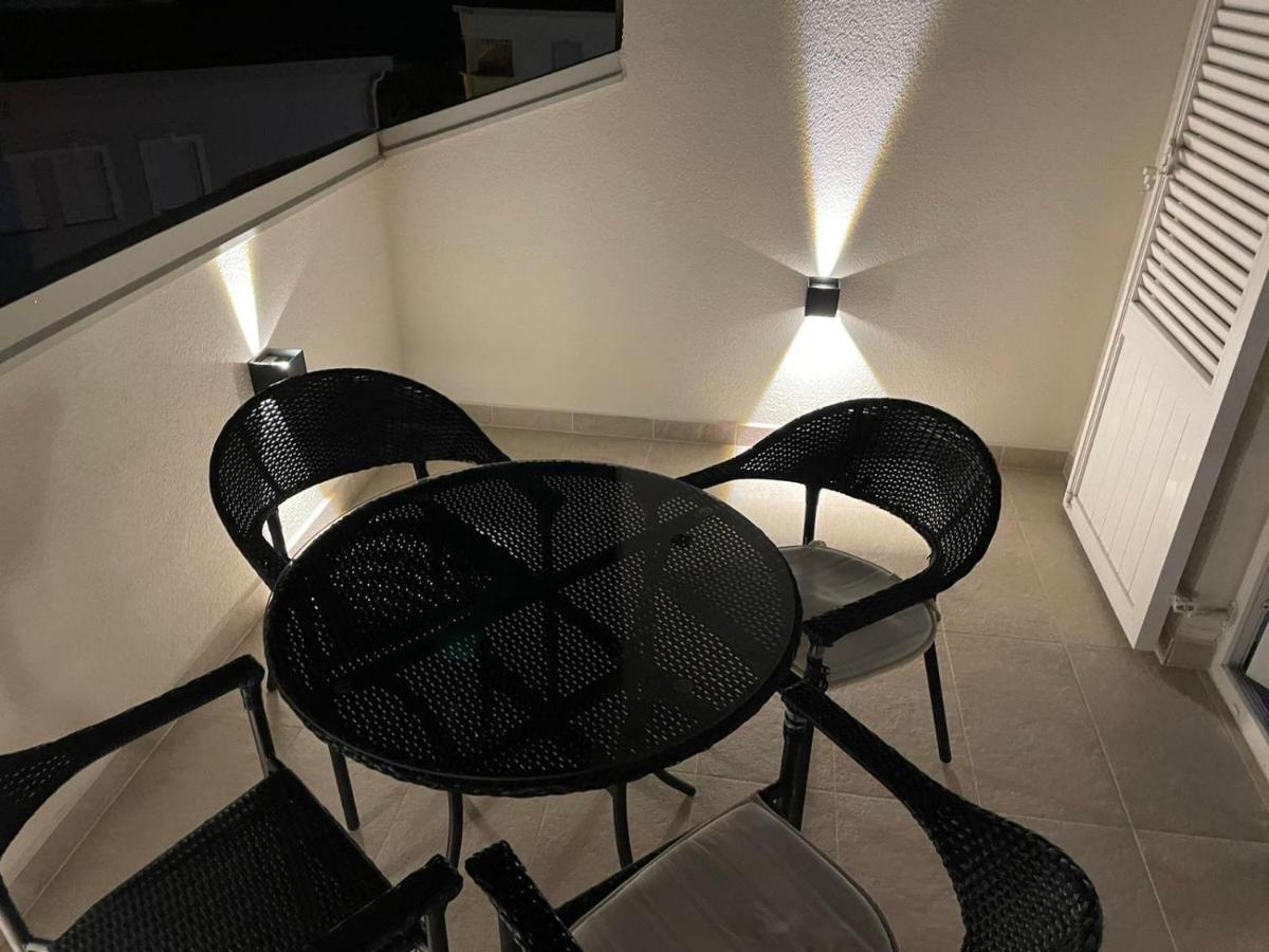Luxury Studio Apartment Honeymoon เซลเซ ภายนอก รูปภาพ