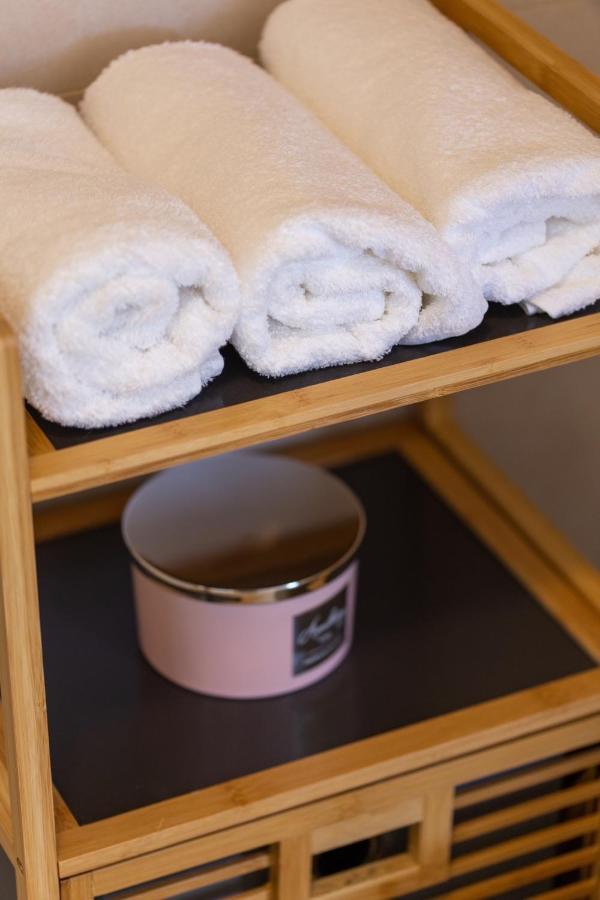 Luxury Studio Apartment Honeymoon เซลเซ ภายนอก รูปภาพ